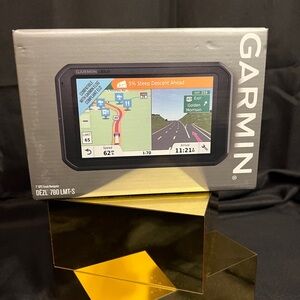 Garmin Dezl 780 LMT-S GPS Truck Navigator - Gray EUC like new